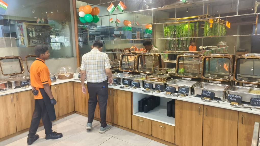 AMC Seals 6 Eateries Over Severe Hygiene Breaches, Orders Live Kitchen Cameras Across 11,000 Food Hubs