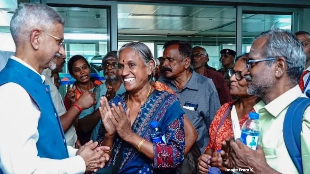 નેપાળ પૂરમાં સાડી બની 'જીવનદોરી'