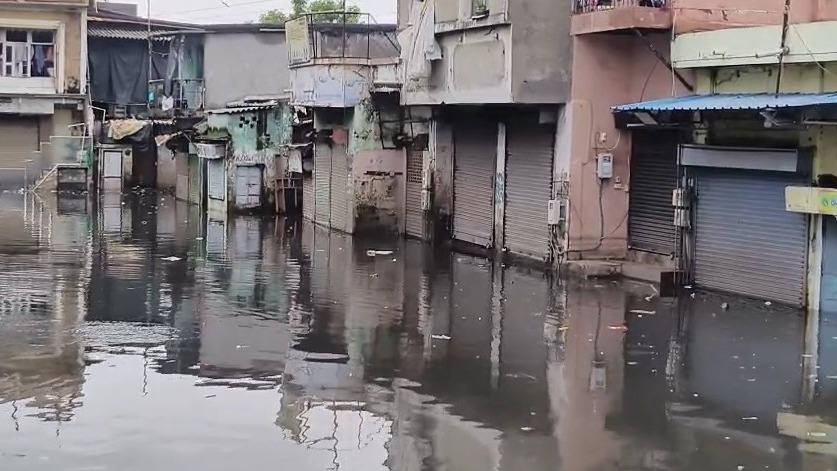 Surat Creek Flood Fury Continues, Over 100 Homes Inundated In Kumbhariya