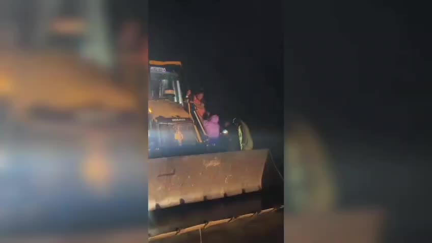 Pregnant Woman Rescued in JCB Amid Kneedeep Floodwaters in Bodeli’s Tandalja, Shifted to Hospital via 108