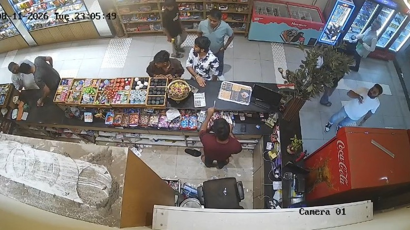 Drunk Man Allegedly Attacks Customer, Damages Phones At Ahmedabad Paan Parlour
