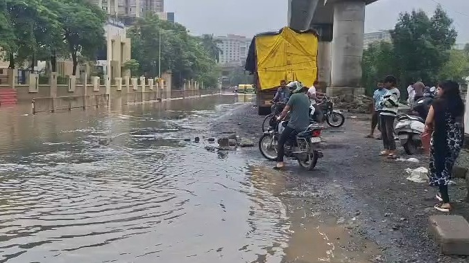 Surat-Kadodara Road Hit By Creek Flooding, One-Km Stretch Near Saroli Closed For Second Day