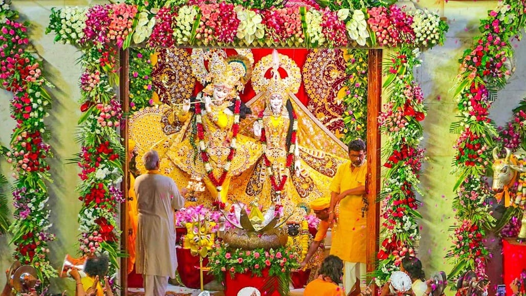 ઘરમાં શ્રીકૃષ્ણની તસવીર લગાવતા પહેલાં વાસ્તુના આ નિયમો જાણો