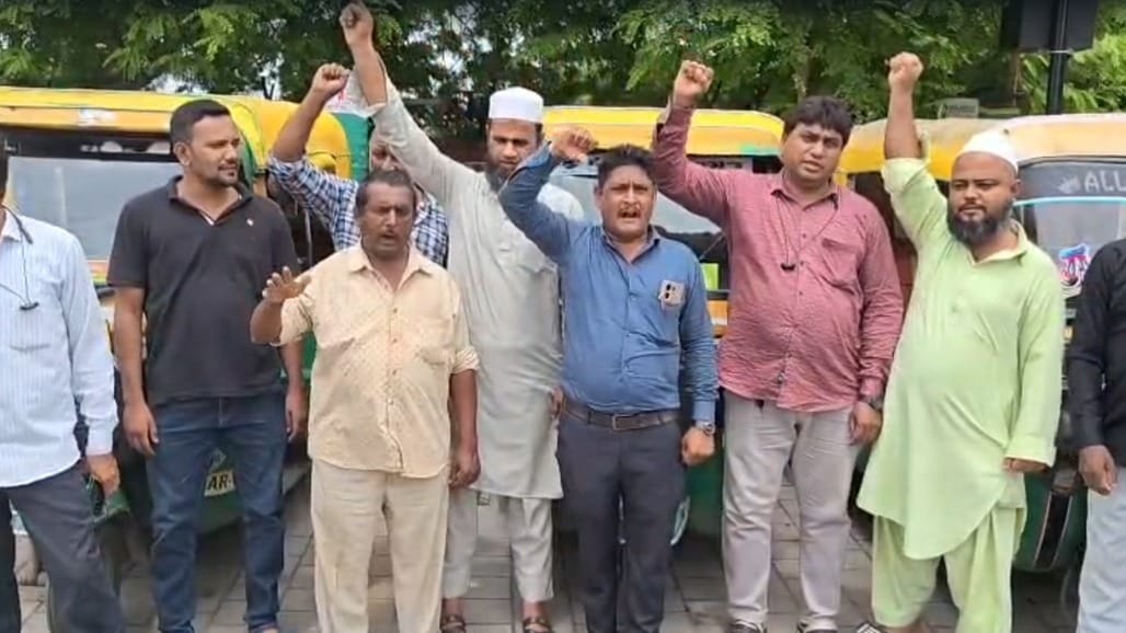 અમદાવાદમાં CNG ભાવ વધારા સામે રિક્ષા ચાલકોની હડતાળ