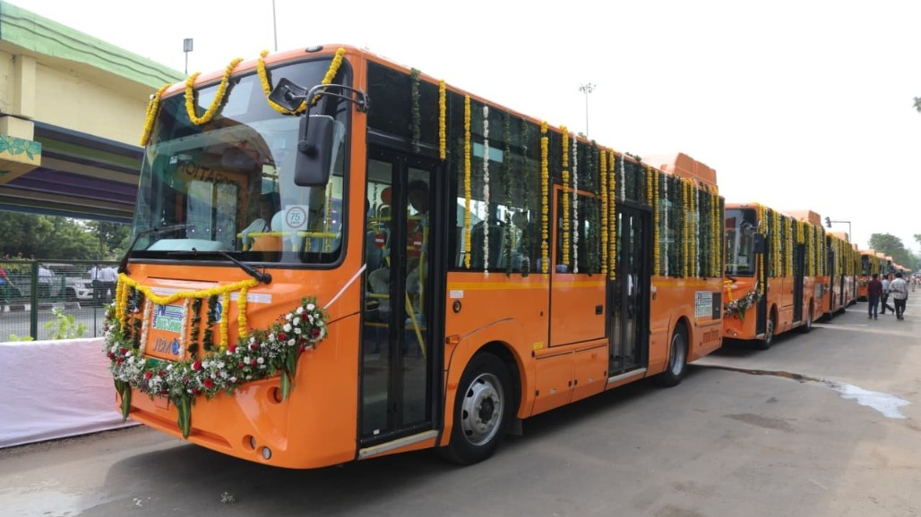 Vadodara Netas Ride E-Bus, Preach Public Transport, But Face a Social Media Reality Check