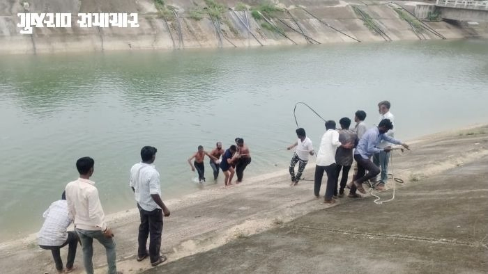 થરાદની નર્મદા કેનાલ બની 'મૃત્યુપાશ': જમડા પુલ પાસે કેનાલમાં ડૂબી જતાં સાળા-સસરાના મોત, ઘટનાને પગલે તાર ફેન્સિંગની માગ
