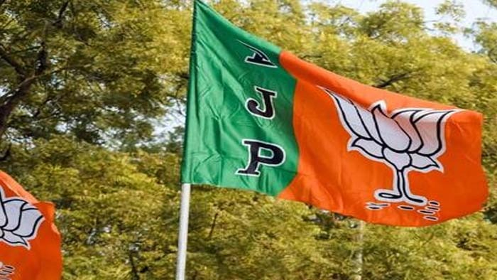સુરત: ભાજપના ધારાસભ્યની ઓફિસમાં મારામારીમાં ઉછળેલા સેટિંગના આક્ષેપોની પ્રદેશે લીધી નોંધ : પ્રદેશે ગેરકાયદે બાંધકામની ફરિયાદ કરનારાની કુંડળી મંગાવી