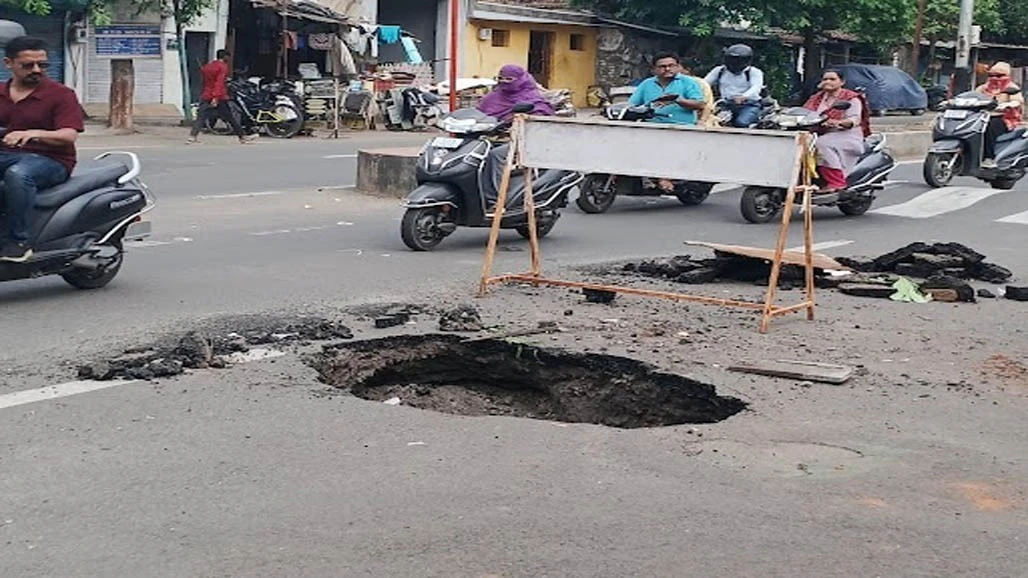 Fix Potholes Or Face Action: AMC Chief Slams Negligent Officials, Scraps ₹30-Crore City Gate Project In Major Overhaul