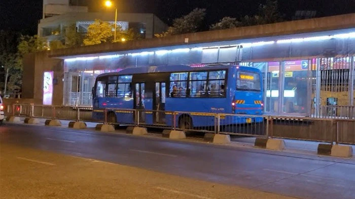 AMC To Buy 4 Special Machines To Clean BRTS, Metro Route Guard Railings At ₹8.28 Crore