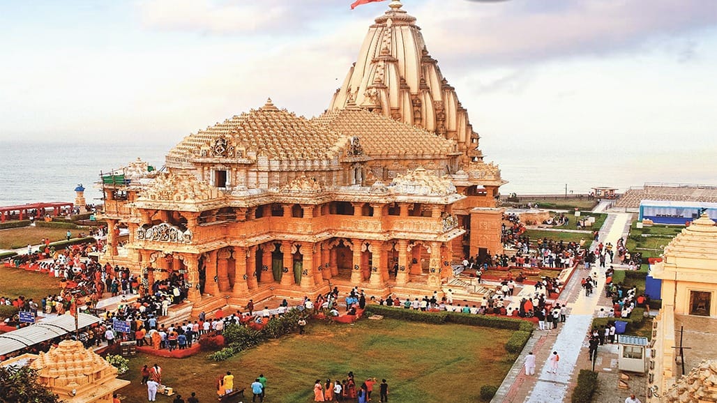 શ્રાવણ માસ: શિવલિંગ પૂજા, સ્તોત્રો અને રુદ્ર સ્વરૂપનું મહિમા.