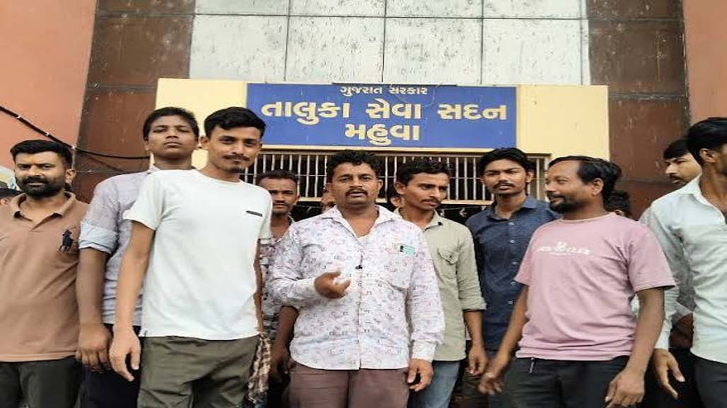 મહુવામાં મજૂરીના યોગ્ય ભાવની માંગ સાથે રત્નકલાકારો હડતાલ ઉપર ઉતર્યા