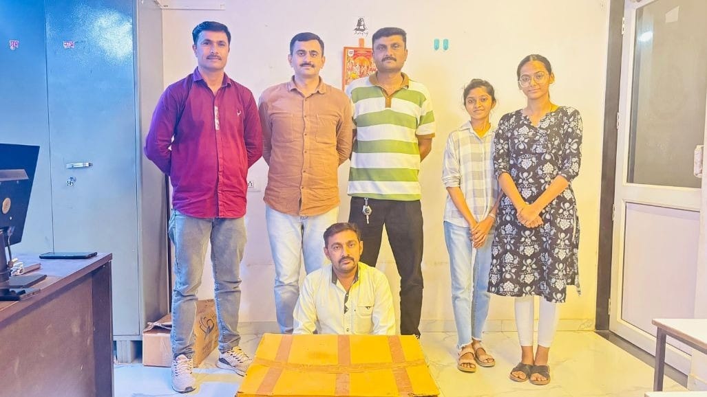 અમરેલી: રાજુલાના જૂની કાતર ગામેથી આરોગ્ય સાથે ચેડાં કરતો બોગસ ડૉક્ટર ઝડપાયો.