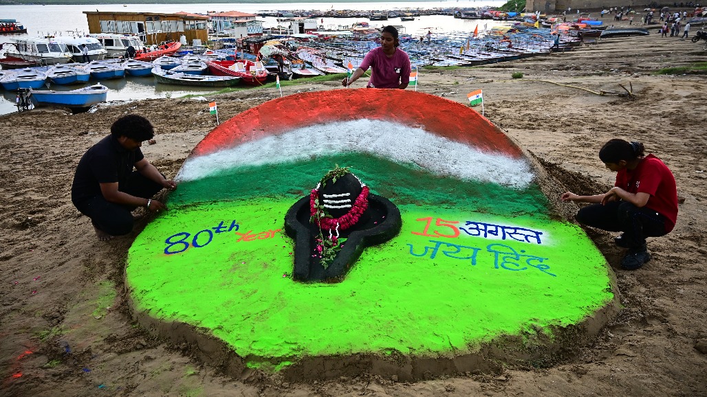 Prayagraj - Students of Allahabad Central University create a sand art installation on the eve of the 80th Independence Day celebrations on Friday, August 14, 2026.jpg