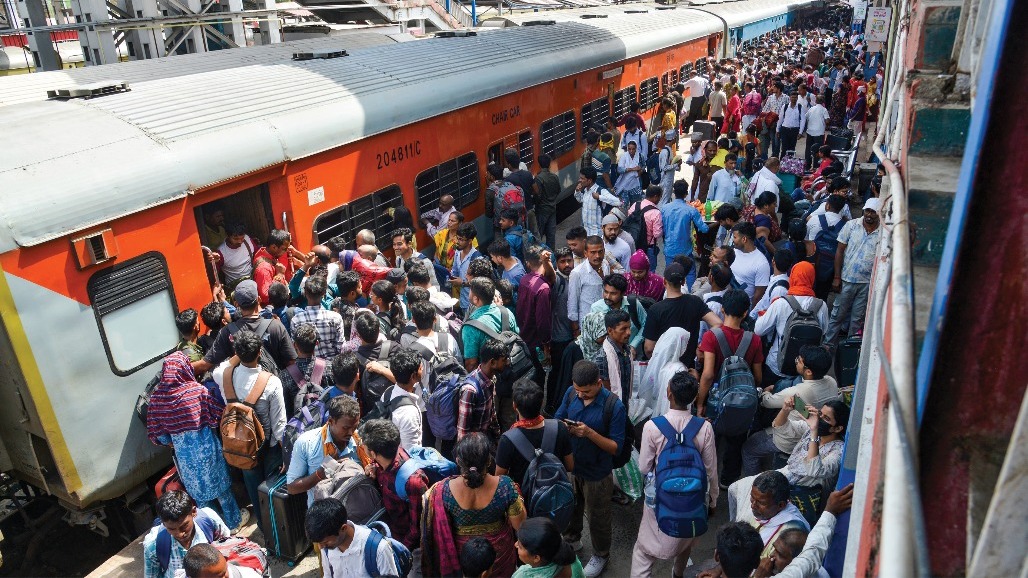 CAG Report Flags Contaminated Drinking Water at Railway Stations across India, 89% Lack Basic Facilities