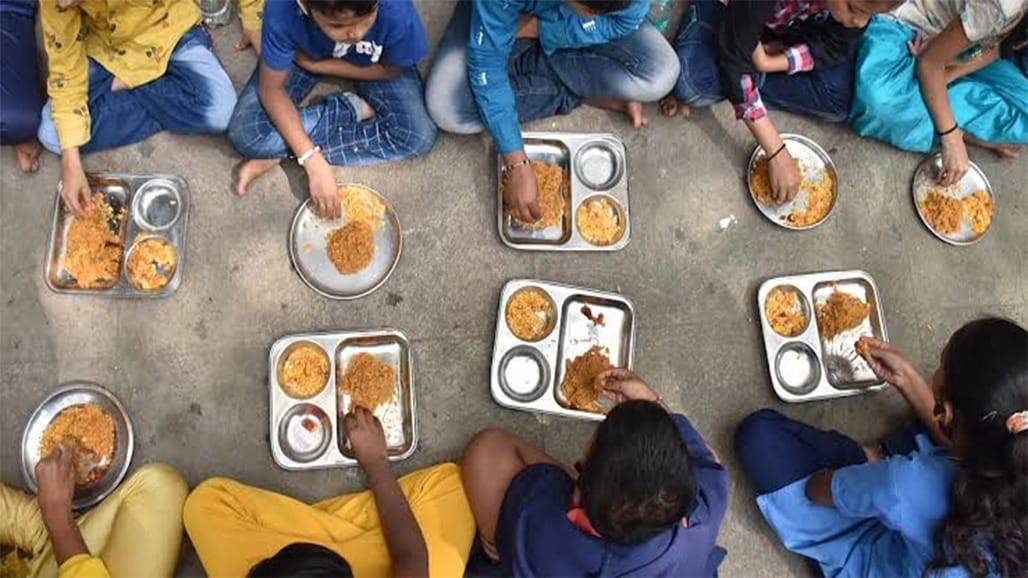 બાળકોનું ભોજન ભ્રષ્ટાચારીઓ હડપી ગયા