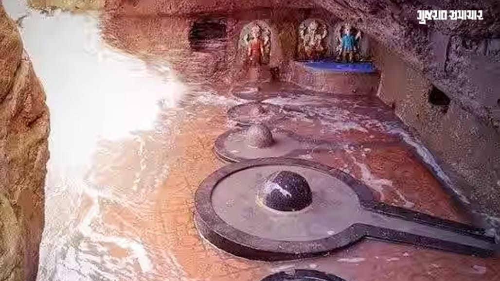 દીવમાં પાંચ શિવલિંગનું અનોખું મંદિર, સમુદ્ર કરે છે જળાભિષેક