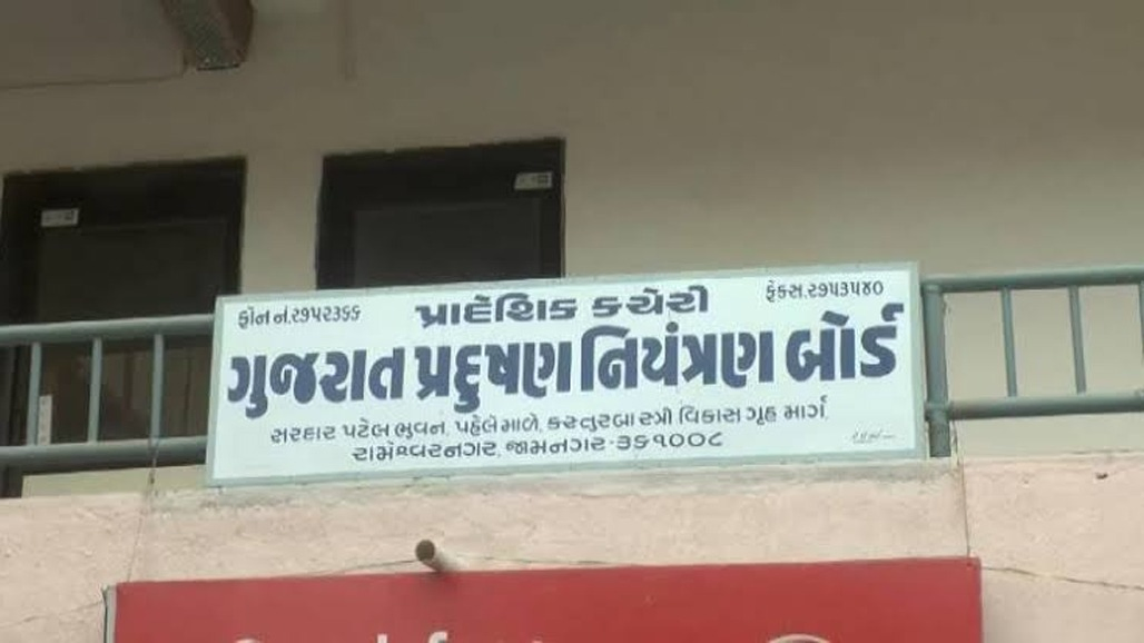 જામનગરમાં શંકર ટેકરીમાં ઔદ્યોગિક ગંદુ પાણી છોડનાર એકમ સામે કાર્યવાહી : 4 બંધ એકમોનો વીજ પુરવઠો કાપવા સૂચના