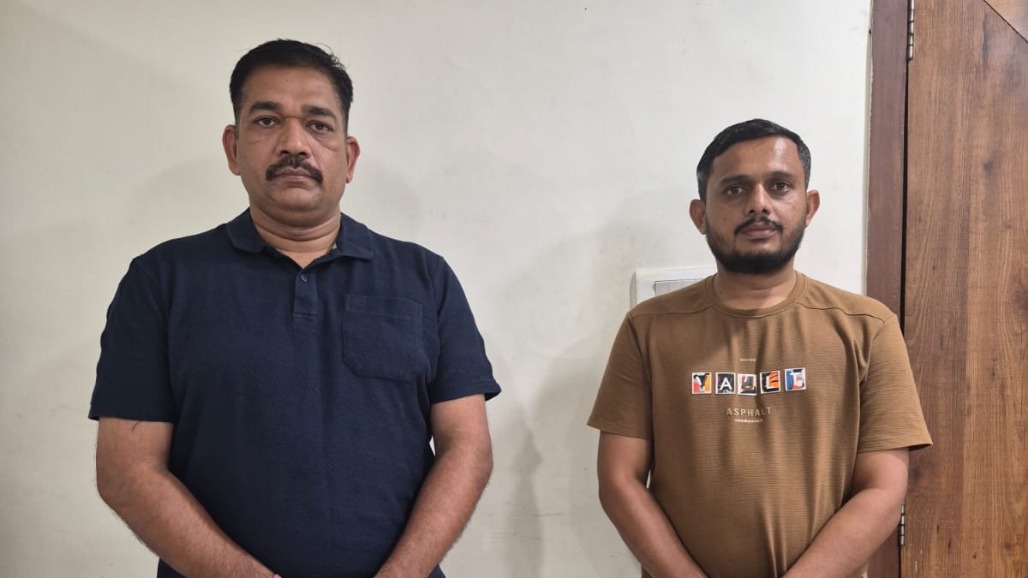 અમદાવાદ ફાયર NOC લાંચ કેસ: CFO અમિત ડોંગરે અને મળતિયાઓ સામે ACBએ તપાસ શરૂ કરી, વોટ્સએપ ચેટ રિકવર કરાશે