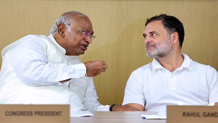 વંદે માતરમના શરૂઆતી બે પેરા જ ગાશે કોંગ્રેસ, CWCમાં પાર્ટીએ સ્પષ્ટ કર્યુ વલણ