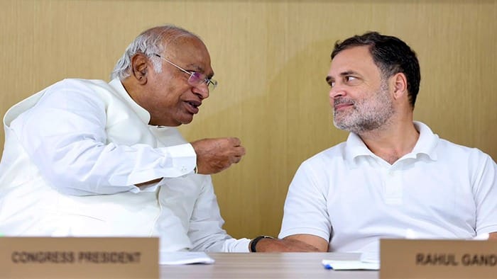 કોંગ્રેસ વંદે માતરમના ફક્ત પ્રથમ બે પદો ગાશે, CWCએ સ્પષ્ટ કર્યું