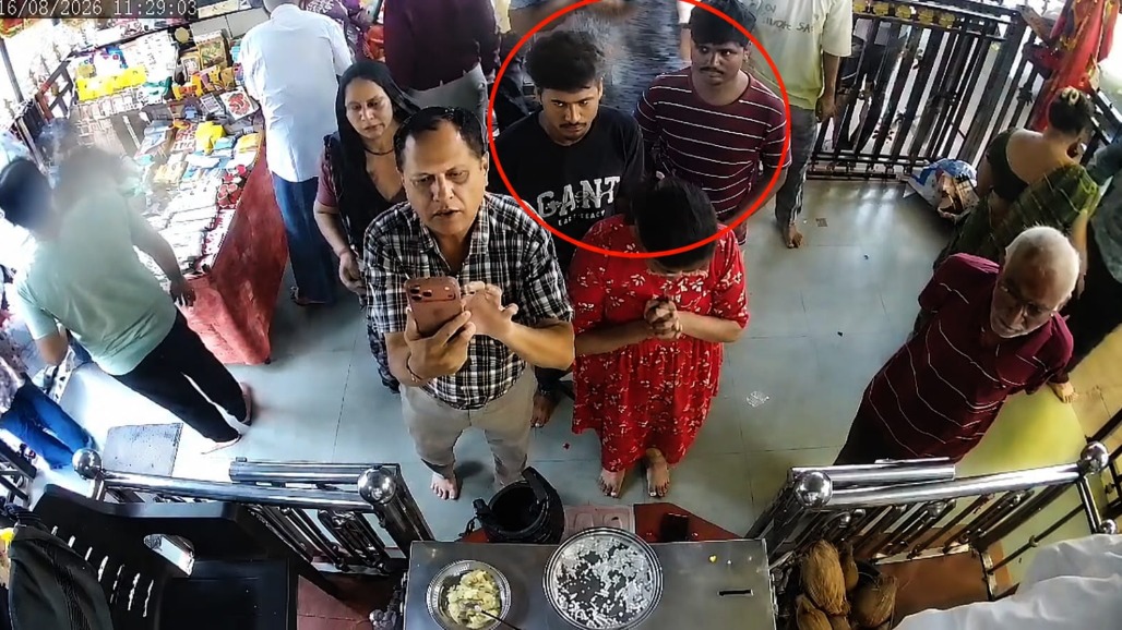 ₹1.23 Lakh iPhone Stolen From Retired Man’s Pocket While Praying at Lal Darwaja Temple