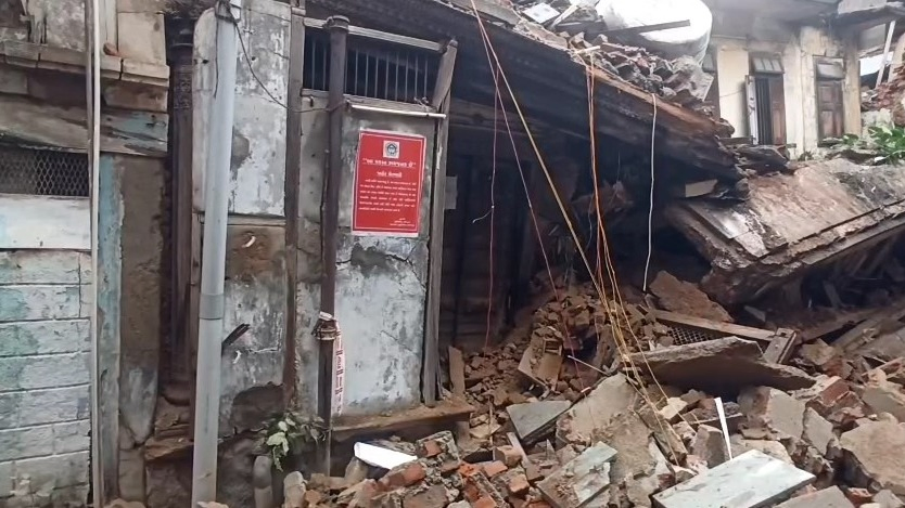 Three Dilapidated Houses Collapse In Ahmedabad’s Shahpur, No Casualties Reported