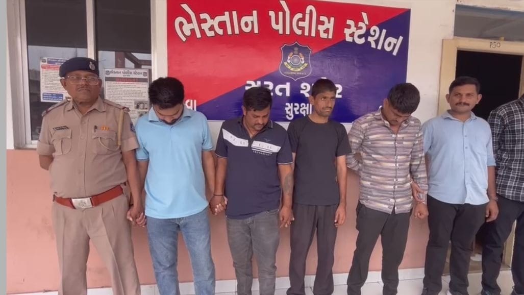 સુરત પાલિકા શાળામાં દારૂ પાર્ટી, સિક્યોરિટી એજન્સી શક્તિ પ્રોટેક્શનને નોટિસ, ચાર ઝડપાયા