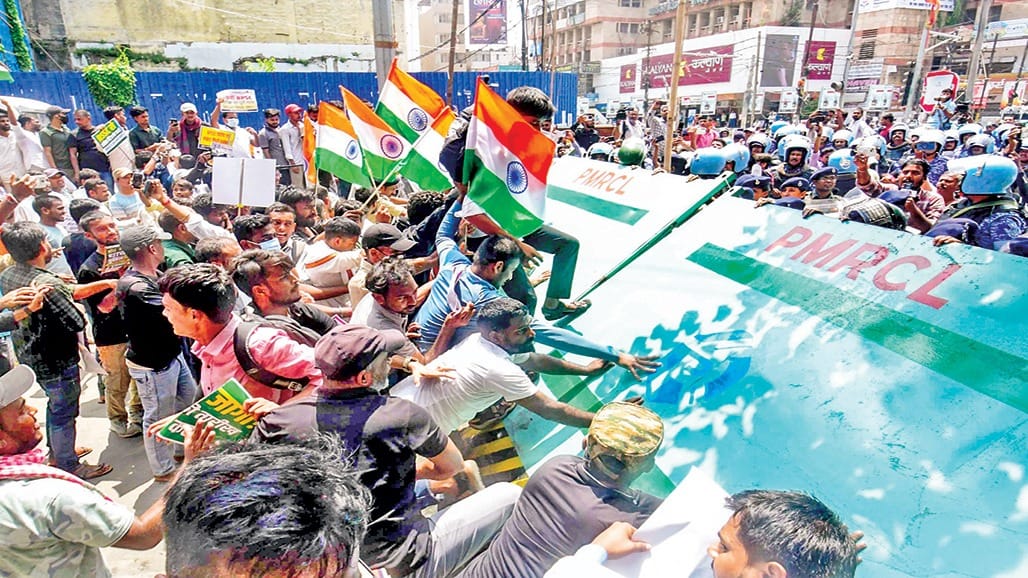 પટણામાં યુવાનોનો રોષ: CM આવાસ ઘેરવાનો પ્રયાસ, પોલીસ દ્વારા લાઠીચાર્જ