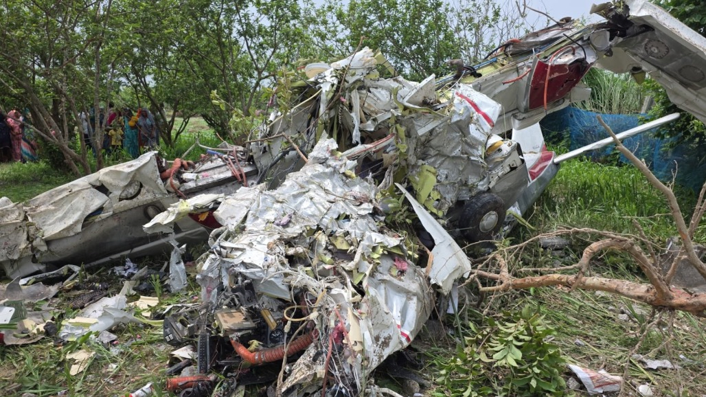 Kanpur Training Aircraft Crashes Near Ganga Barrage, Pilot Killed; Trainee Co-Pilot Feared Dead