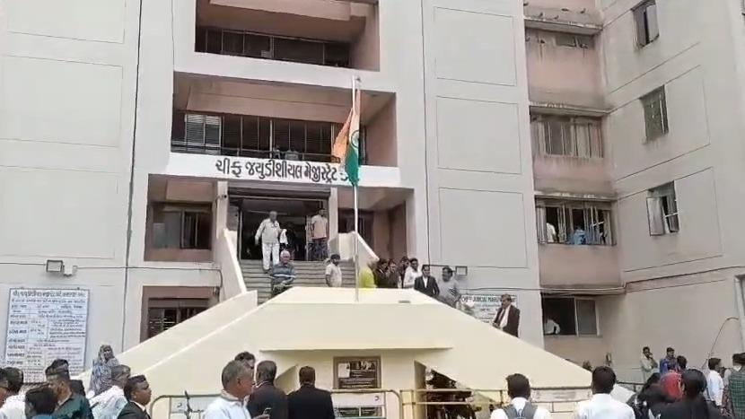 Man Attempts Self-Immolation Outside Ahmedabad Metro Court Amid Maintenance Case Dispute