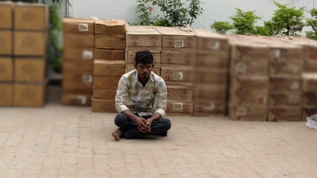 બળતણના ખોળની આડમાં 58 લાખનો દારૂ ઝડપાયો
