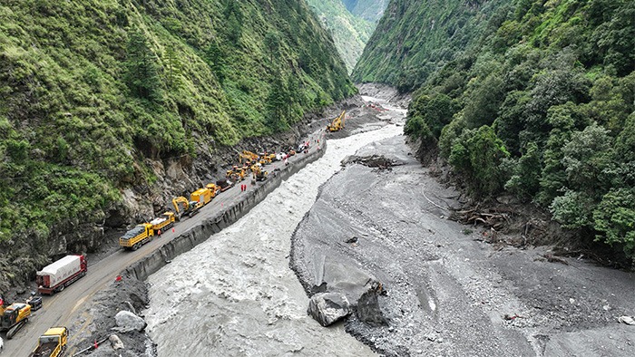 CHINA NEPAL FLOOD 2 NEW.jpg