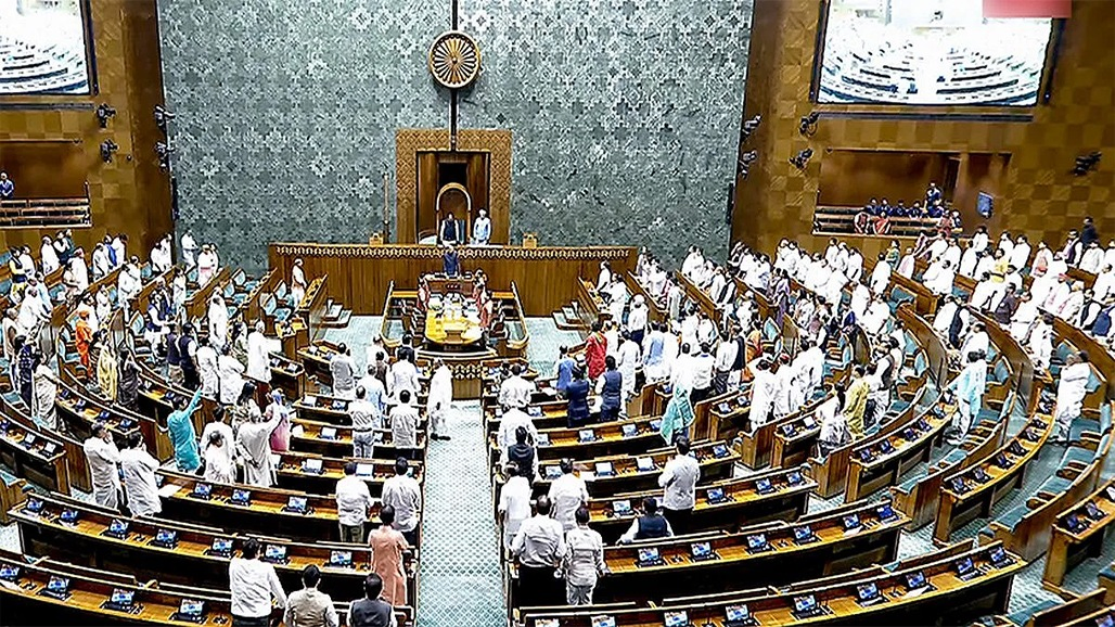 સંસદના ઇતિહાસમાં નવો રેકોર્ડ, 40 દિવસ પછી પણ ચોમાસુ સત્ર ચાલુ