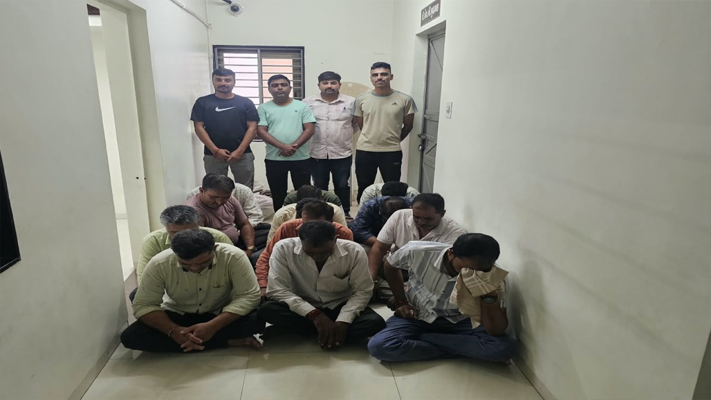 જામજોધપુરમાં વાડીમાં ધમધમતા જુગારધામ પર દરોડા : બે સ્થળેથી 18 જુગારીઓ ઝડપાયા