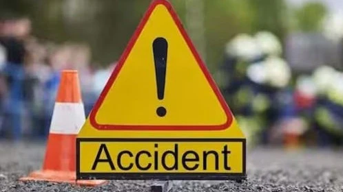 One Dead, Atleast 3 Injured as Eicher Truck Rams Into Multiple Vehicles in Rajkot