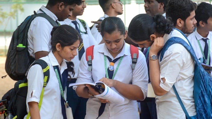 વિદેશમાં MBBS: સરળ પ્રવેશ, પરંતુ ભારતમાં પ્રેક્ટિસ લાઇસન્સ મેળવવું પડકારજનક