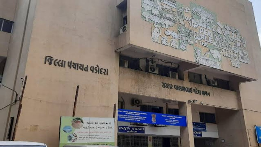 ગ્રેડ-પેનો અમલ નહીં થતાં જમીન દફતર કચેરીઓના 90 કર્મચારીઓની અચોક્કસ મુદતની હડતાળ