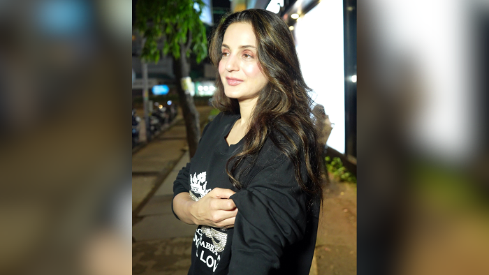 Ameesha Patel’s Parents’ Churchgate Home Burgled, Domestic Help Held Over ₹5 Lakh Jewellery Theft