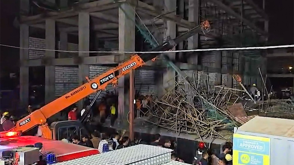 Gandhinagar Building Iron Slab Collapse: All 15 Workers Rescued From Debris, 12 Admitted To Civil Hospital