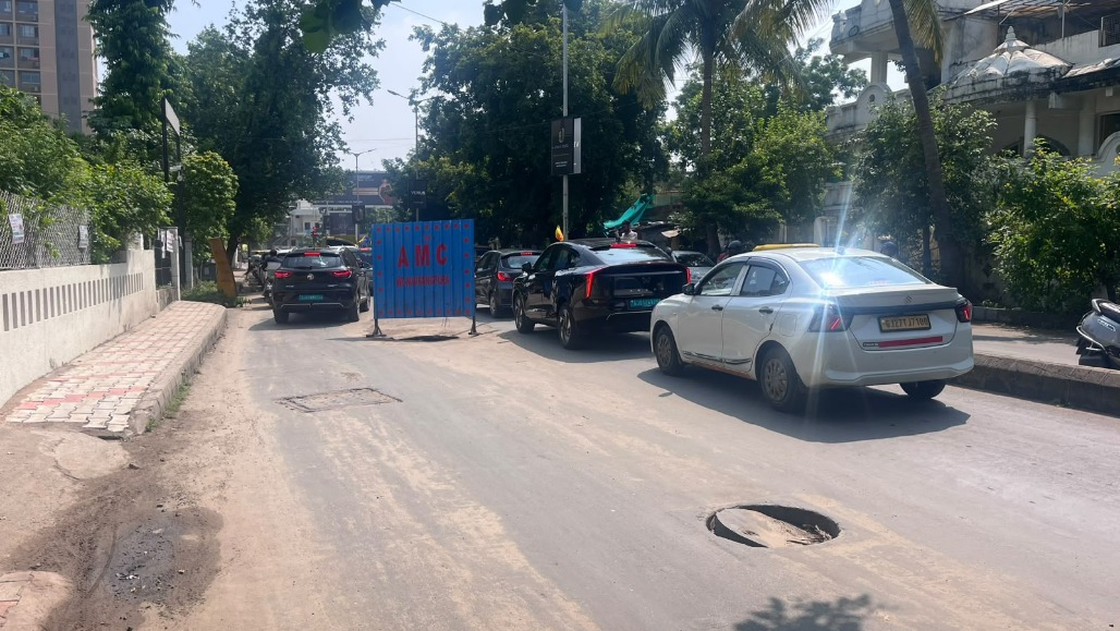 Sinkholes Emerge In Ahmedabad's Manekbag, Nikol Amid Rain; AMC Erects Barricades