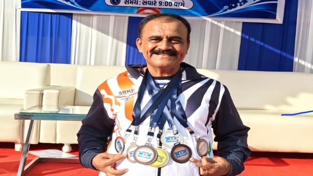 પોલીસ અધિકારી એચ.એલ.આહીરની સ્વિમિંગમાં 7 મેડલ સાથે અદભૂત સિદ્ધિ, અનેક સ્પર્ધાઓ માટે પસંદગી