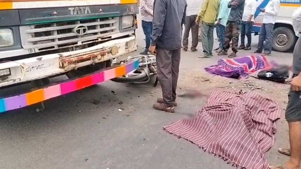 અમદાવાદ: બગોદરા-વટામણ હાઇવે પર કરુણાંતિકા! આઇસર-બાઇક વચ્ચેની ટક્કરમાં બે યુવકોના મોત