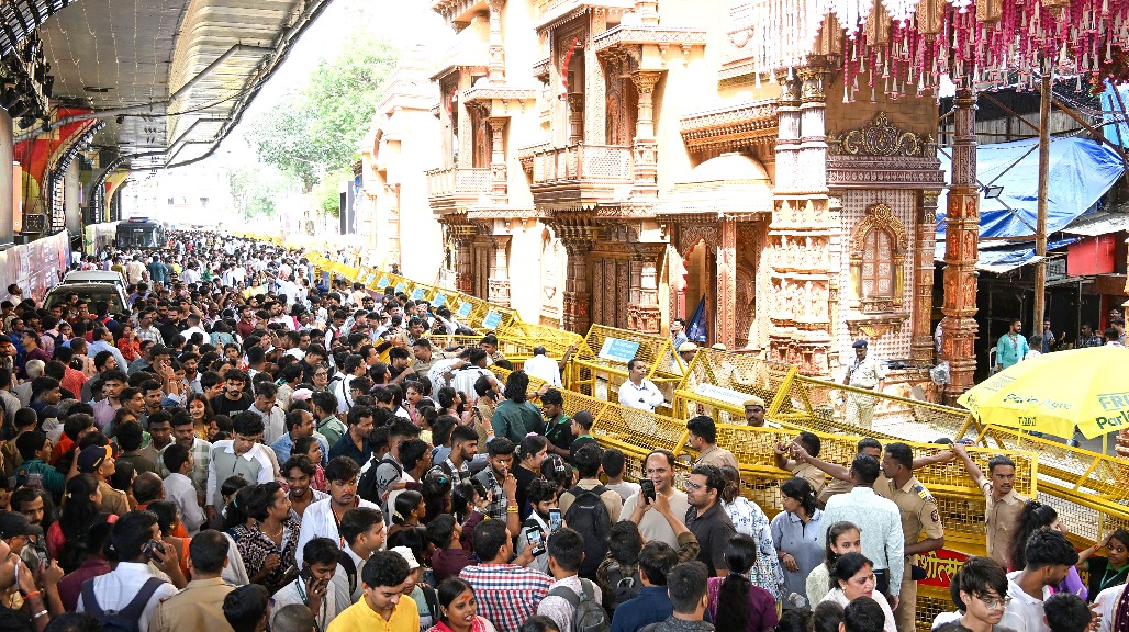 Tragic Midnight Electrocution at Mumbai's Ganesh Pandal in Lalbaug Leaves 8-Year-Old Girl and Woman Dead