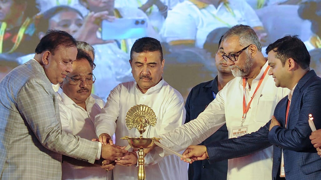 TMC ના 17 સાંસદોને BJPએ આપ્યો ઝટકો