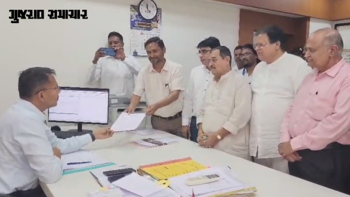 પંચમહાલમાં સ્વનિર્ભર શાળા સંચાલકો આક્રમક, પડતર માંગણીઓ અંગે અધિક કલેક્ટરને આવેદન આપી આંદોલનની ચીમકી