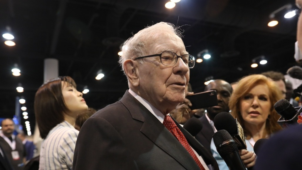 Warren Buffett Steps Down as Berkshire Chairman at 96, Remains on Board