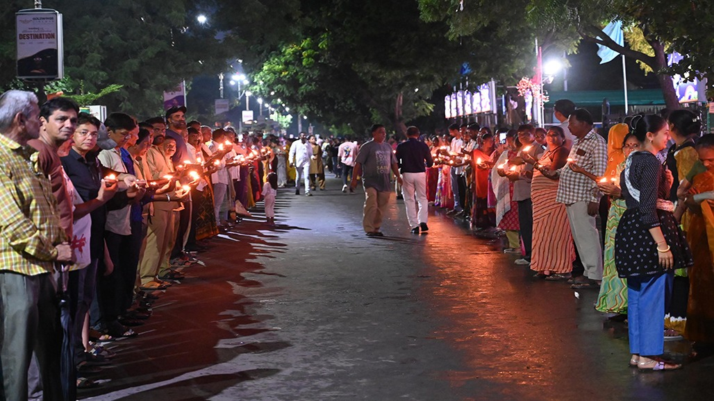 'આશીર્વાદના દિવડાં' માટે સિટી બસો રોકાઈ, ધમધમતા માર્ગો બંધ કરી દેવાયા