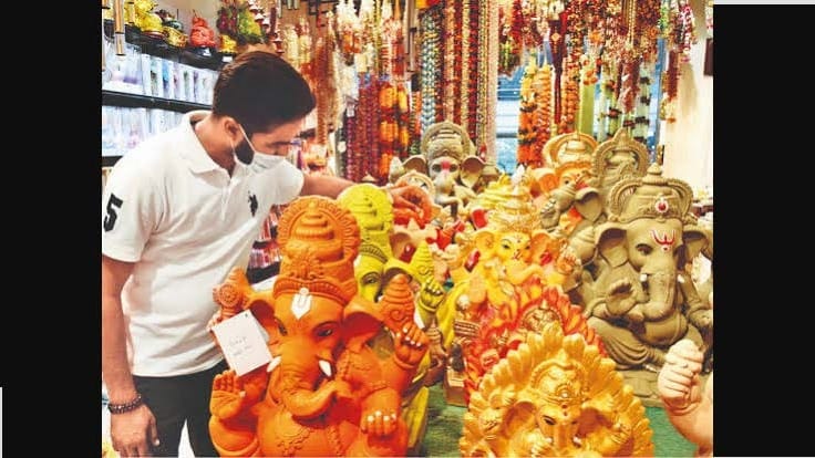 ગણેશોત્સવની તૈયારીઓ: ભાવવધારા વચ્ચે બજારોમાં ભક્તિ અને ખરીદીનો ઉત્સાહ