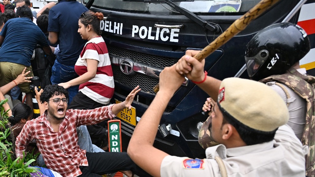 SC Takes Serious Note of Alleged Attack on 14-Year-Old CJP Protester, Seeks FIR Status, Security Report