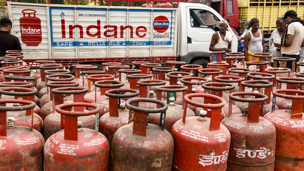 LPG ગ્રાહકો માટે આજે છેલ્લી તક: કાલથી ગેસમાં e-KYC વગર સબસિડી બંધ, સિલિન્ડર બજાર ભાવે મળશે!